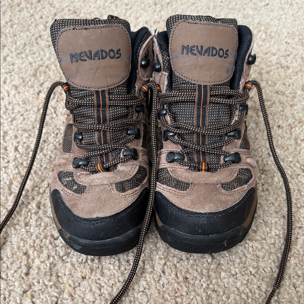 Nevados Kids Outdoor Boots - Brown and Black